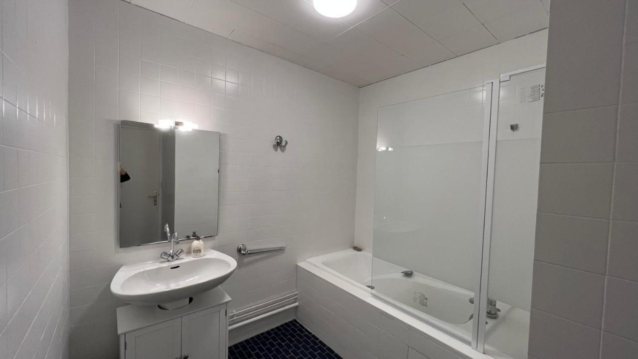Appartement T4 70M2 - Meuble - Centre Ville - Proche Thermes Lons-le-Saunier Exteriör bild
