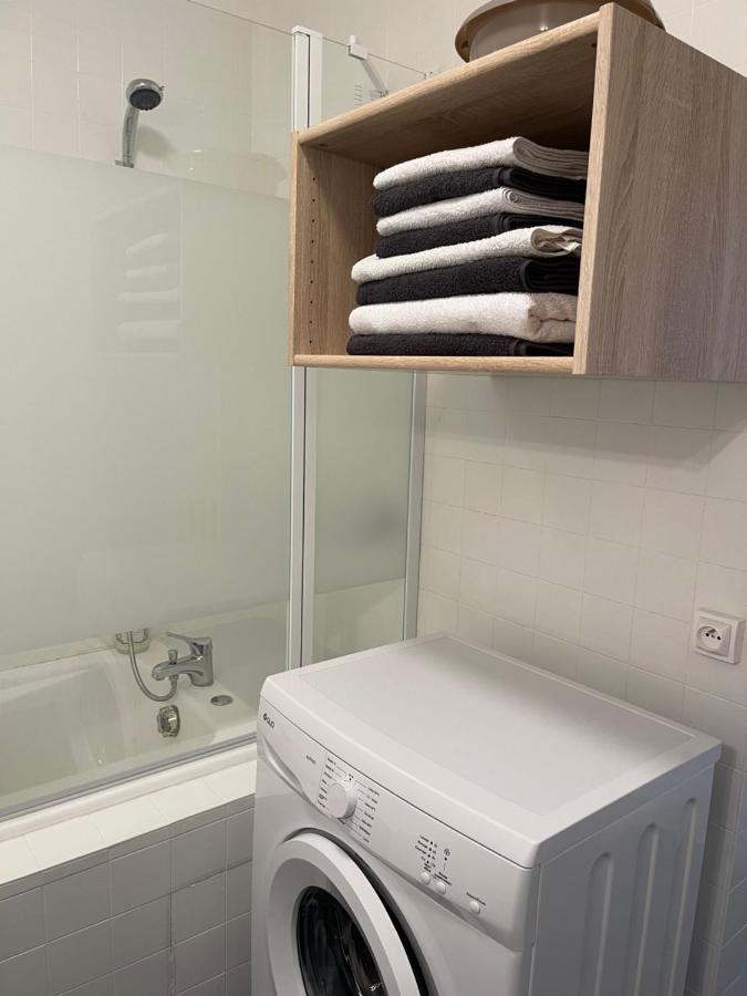 Appartement T4 70M2 - Meuble - Centre Ville - Proche Thermes Lons-le-Saunier Exteriör bild