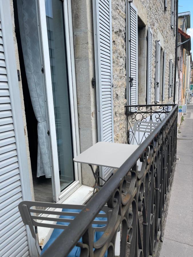 Appartement T4 70M2 - Meuble - Centre Ville - Proche Thermes Lons-le-Saunier Exteriör bild
